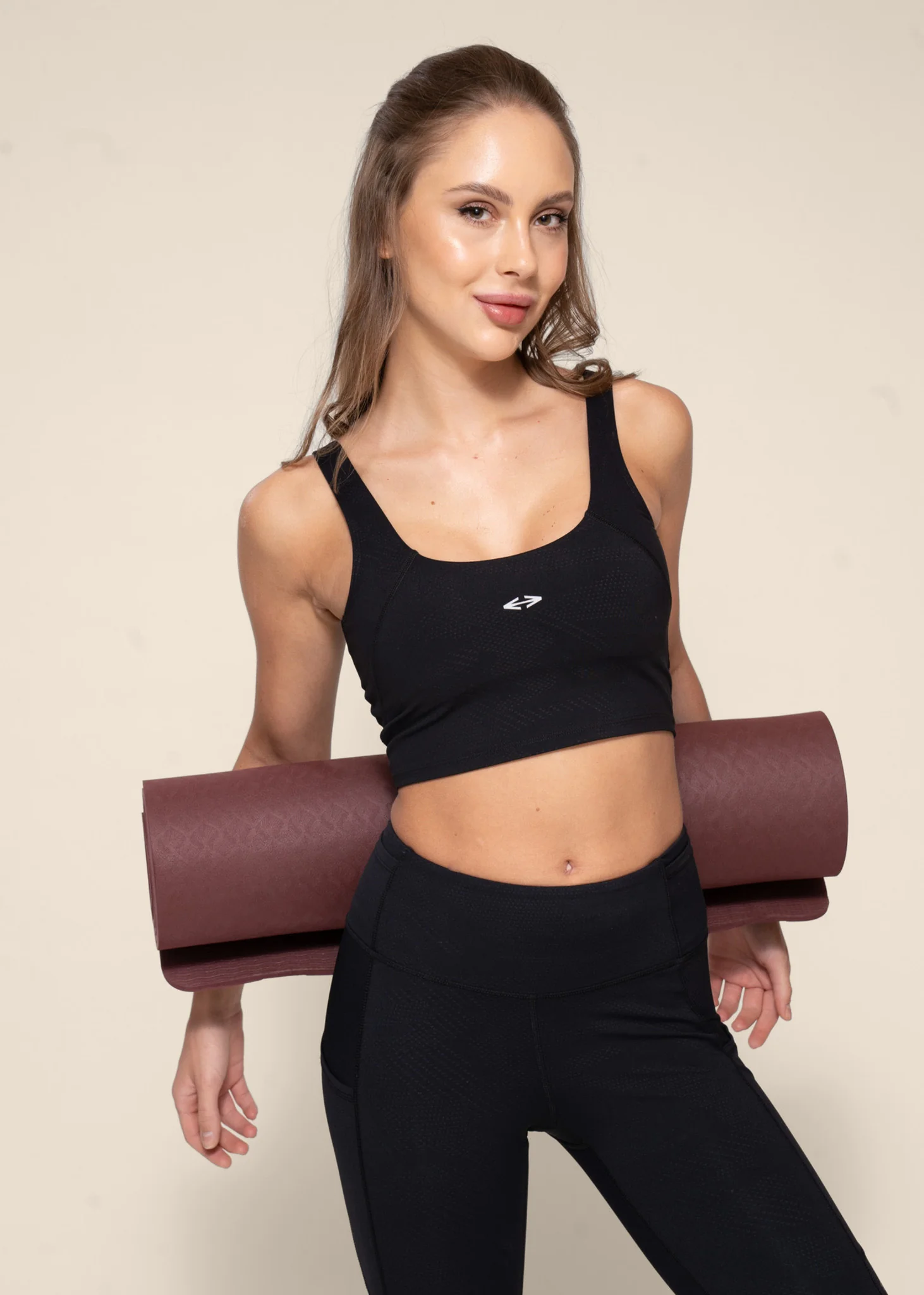 Medium Impact high coverage bra tank - Black
